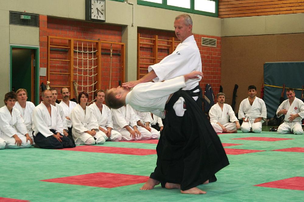 Nage: Manfred Mann
Uke: Sven Knaus 
Murrhardt 2006